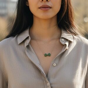 Vintage green faux jade double heart necklace delicate 16”